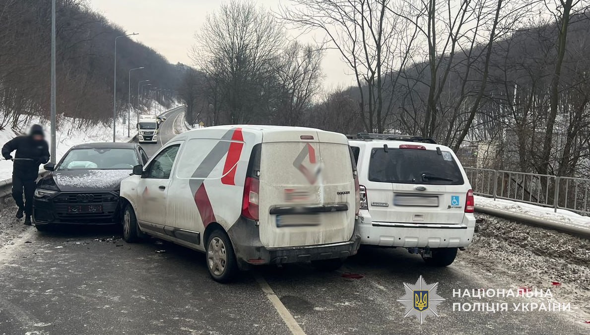 Три автівки зіткнулись у Львові 4 лютого