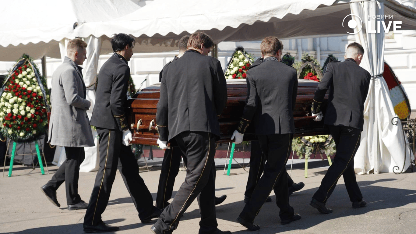 Поховання померлого депутата Олександра Іваницького