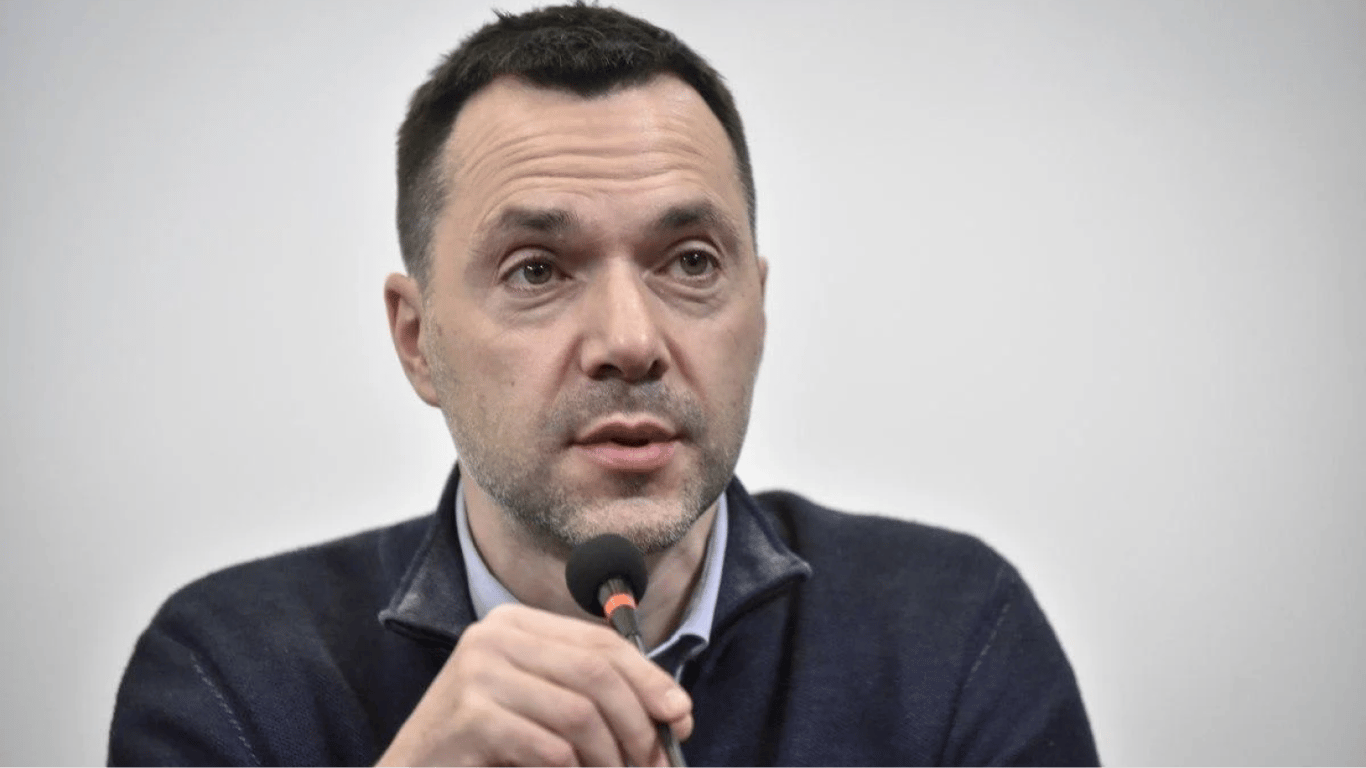 Алексей Арестович назвал причину, почему он не может вернуться в Украину и пойти на фронт