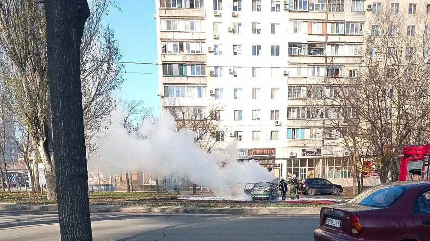 В Мариуполе подорвали автомобиль оккупанта-полицейского