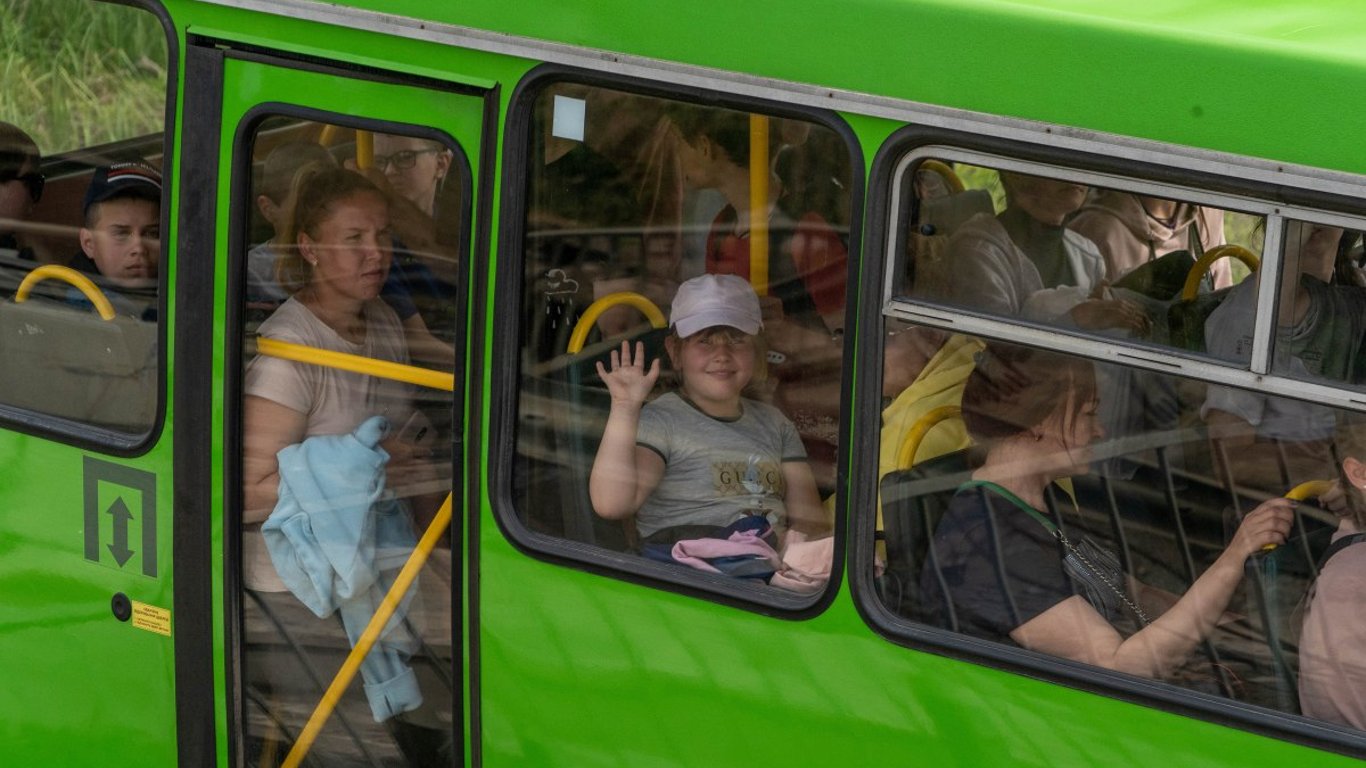 З прикордоння Харківщини евакуювали майже усіх дітей, ще 5 сімей відмовляються — Синєгубов