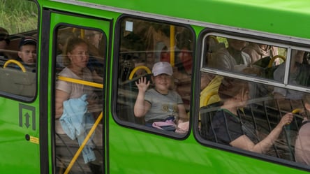 З прикордоння Харківщини евакуювали майже усіх дітей, ще 5 сімей відмовляються, — Синєгубов - 285x160