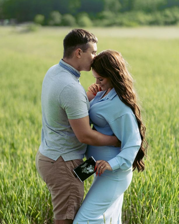 Беременная Verba со своим мужем