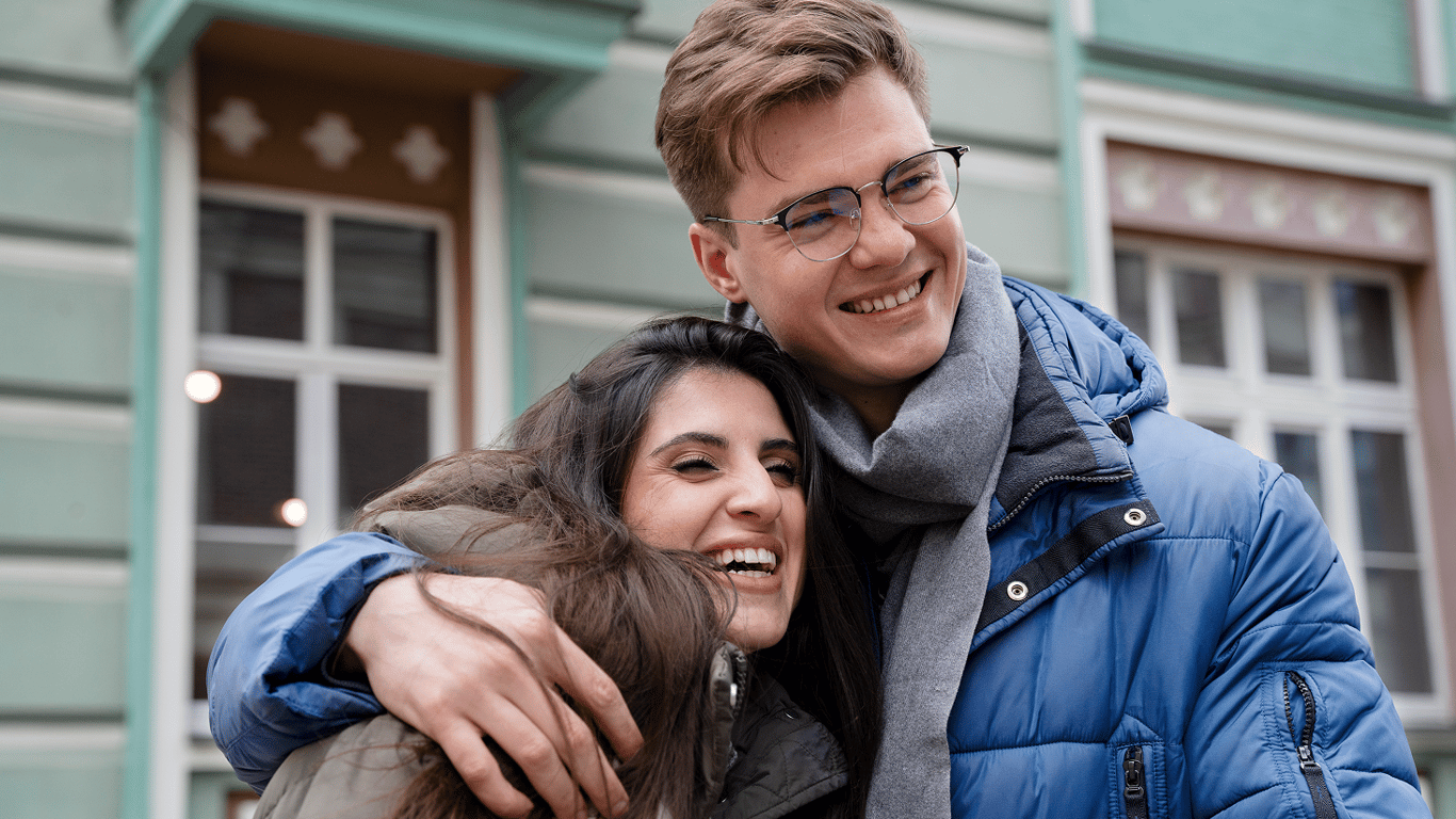 Чому старші жінки обирають молодших чоловіків