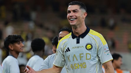 Роналду став першим футболістом мільярдером — Мессі не конкурент - 285x160