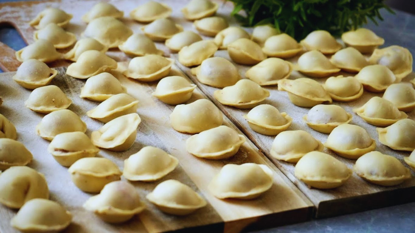 Рецепт идеального теста для пельменей — мягкое, эластичное и не разваривается во время варки