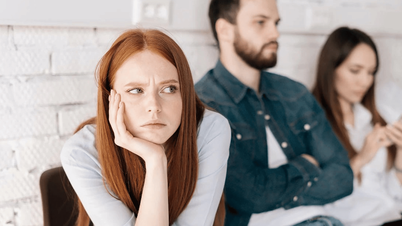 Чому люди хвилюються про те, що про них подумають інші