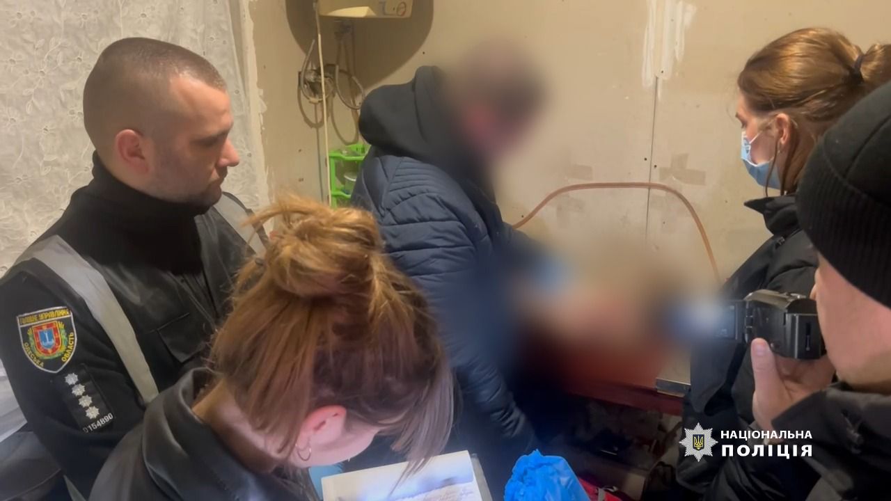 Поліцейські працюють на місці злочину