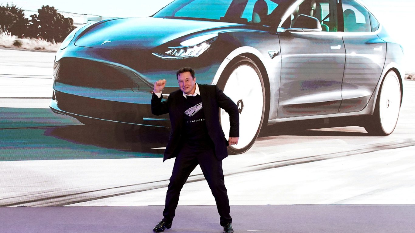 Маск придумал, как сэкономить на аккумуляторах для Tesla: детали