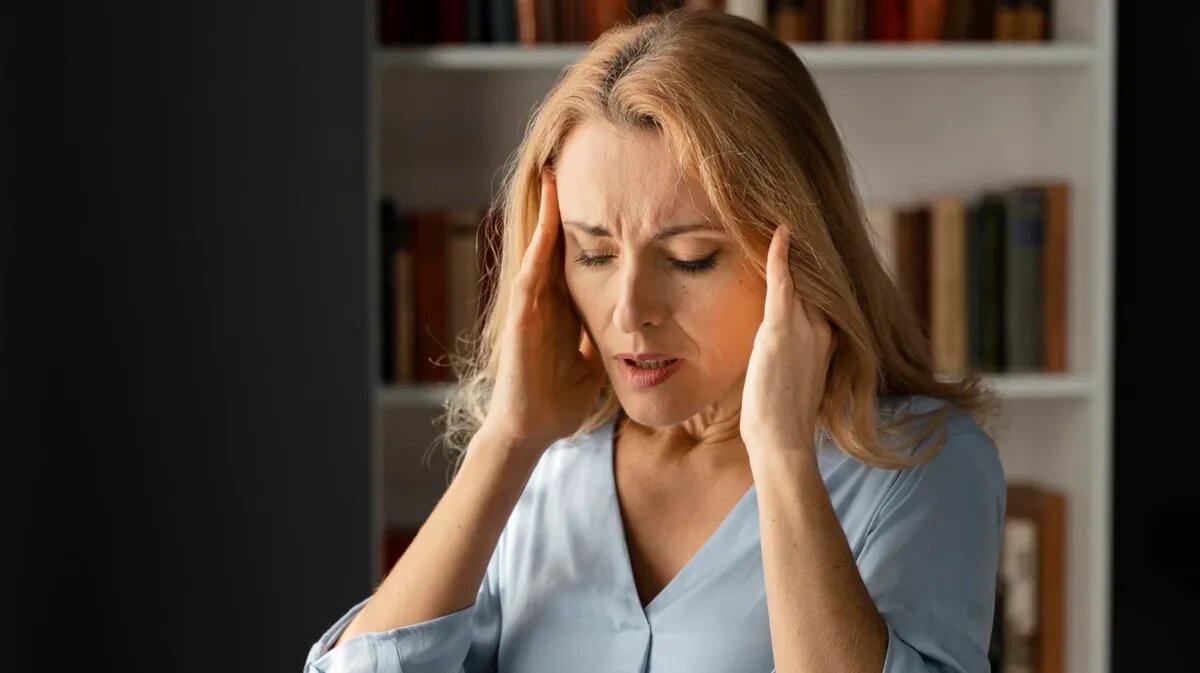 Женщина с головной болью