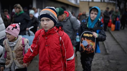 В Україну повернулися троє дітей з Херсонської області, яких викрали окупанти - 285x160