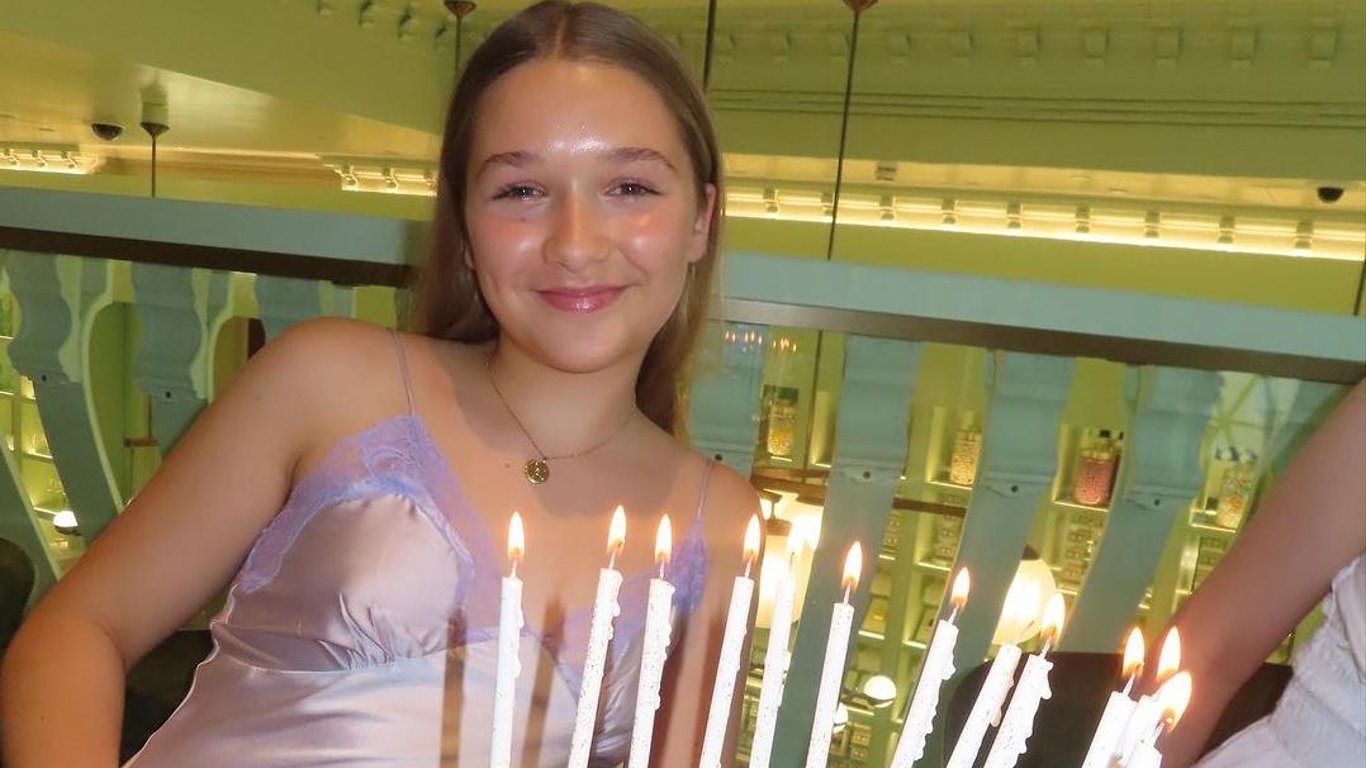Донька Вікторії Бекхем відгуляла 12-річчя у гламурній сукні