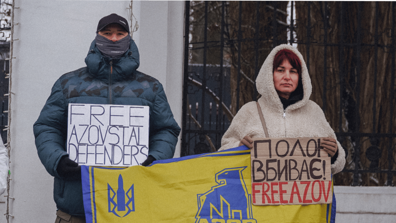 Акция в поддержку пленных Free Azov — женщина рассказала щемящую историю поиска своего сына