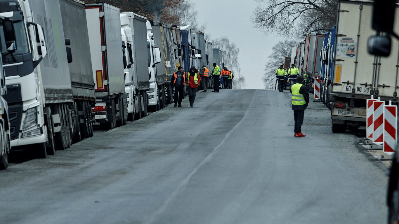 Польські перевізники заблокували ще один пункт пропуску з Україною