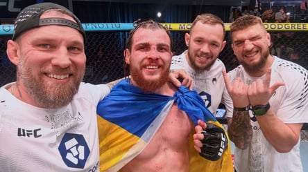 Украинец Донченко в ярком и "кровавом" стиле выиграл второй бой в UFC - 285x160