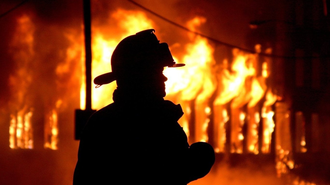 За сутки в Одессе произошло два масштабных пожара с пострадавшими