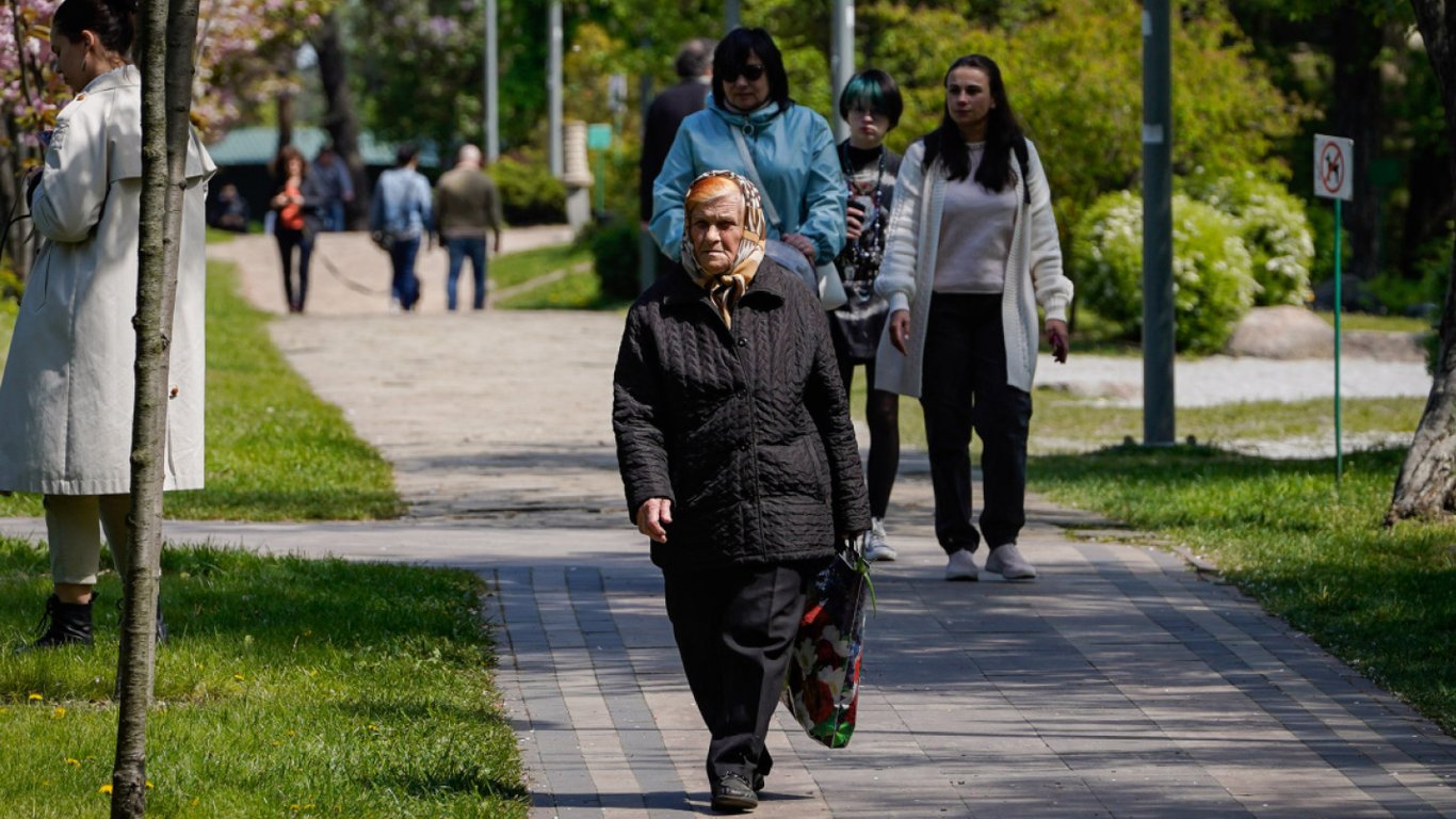 Пенсии в Украине - кто останется без пересчета выплат в июне