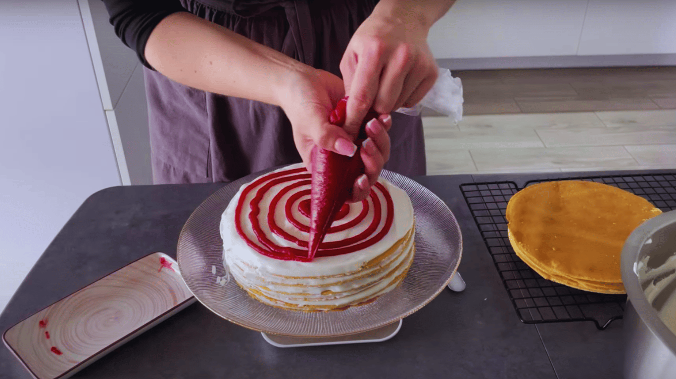 рецепт медовика з ягодами