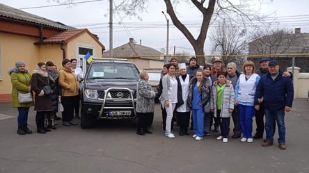 Медики Одещини передали позашляховик на фронт українським бійцям - 285x160