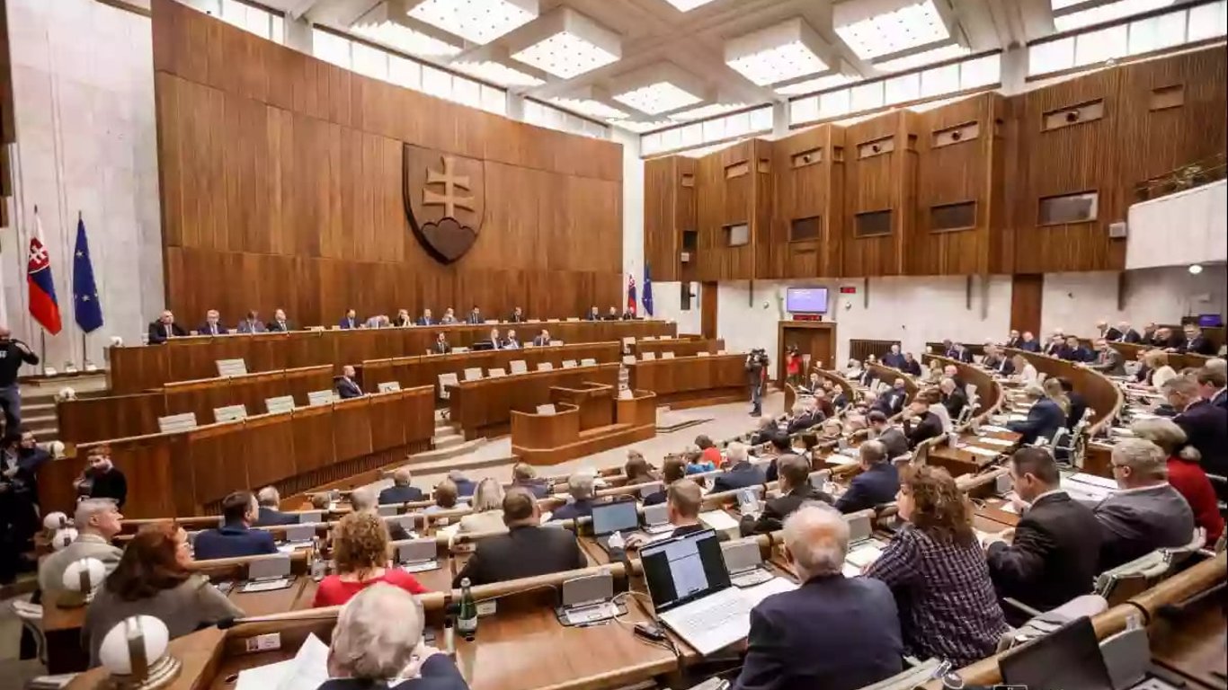 В Словакии парламент предоставил Минобороны контроль над экспортом оружия — это касается и Украины