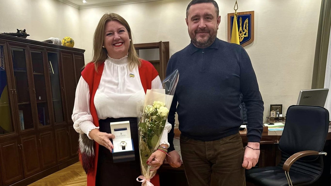 Одесская волонтерка Ножевникова возмутилась наградами облсовета