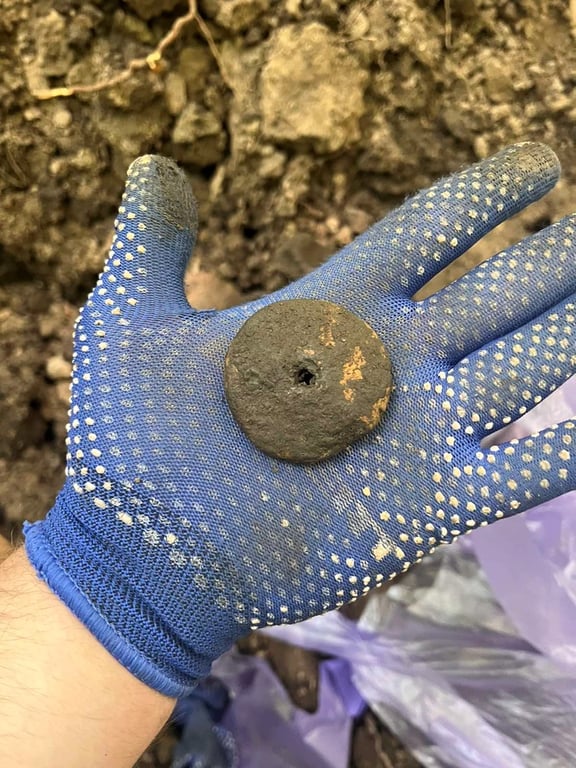 Знайдені артефакти. Фото: Львівська ОВА