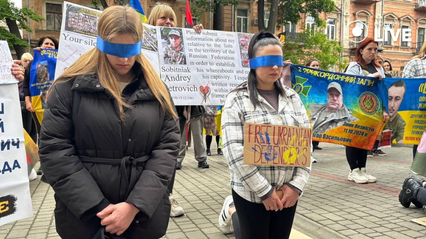 Мітинг та мовний скандал біля Червоного Хреста в Одесі - фото 3