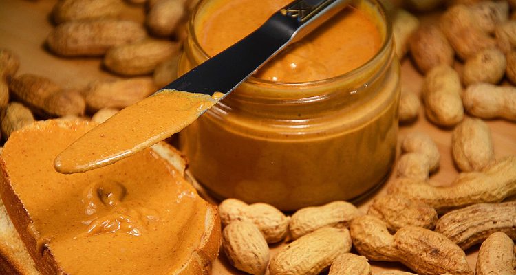 Арахисовое масло на хлебе