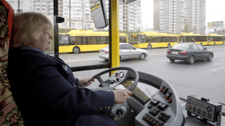 Жесткий дефицит кадров — в Украине будут бесплатно учить женщин управлять автобусами - 285x160