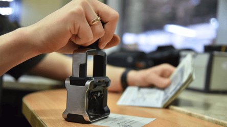 Нардеп опроверг заявление Гончаренко о возрасте мужчин на выезд - 285x160