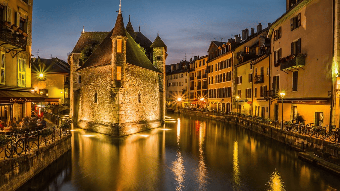 Де провести відпустку у Франції — казкове містечко Ансі серед Альп