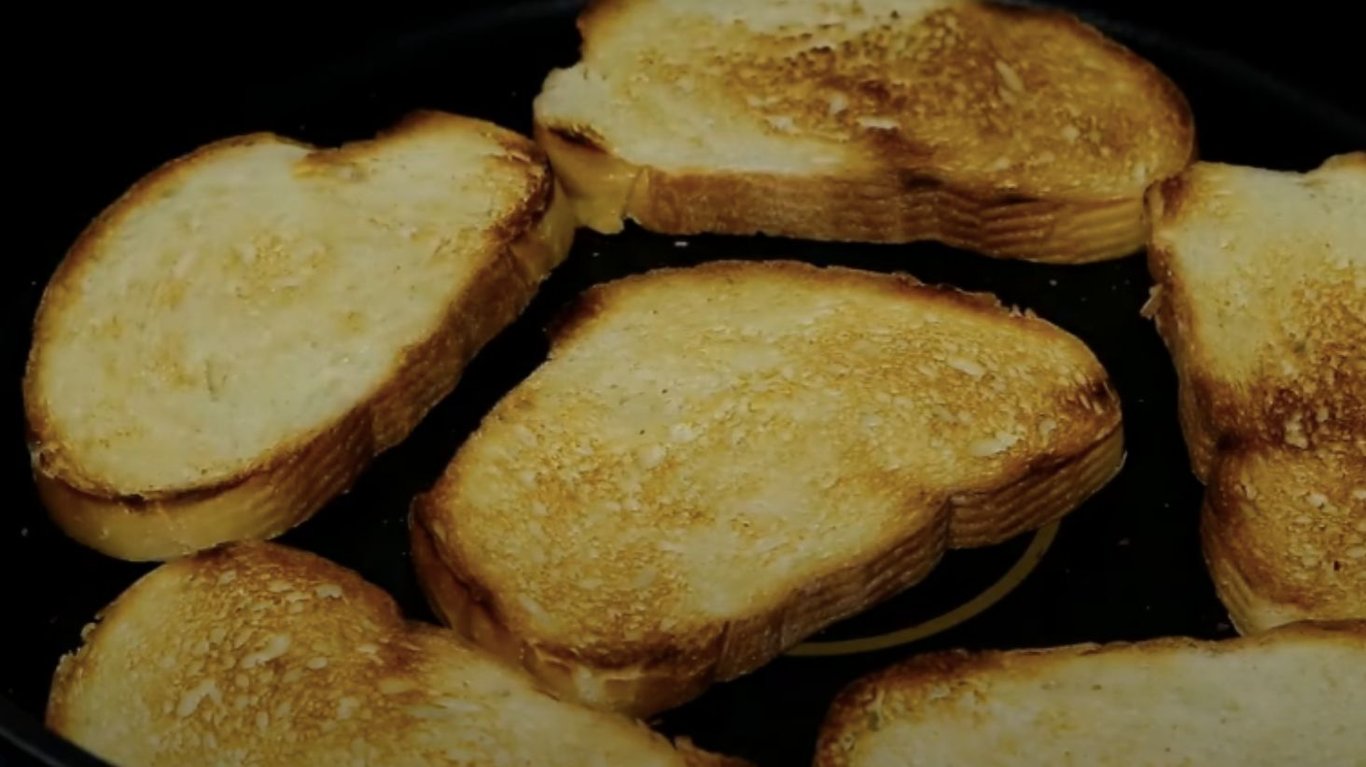 намазка на хліб з тунцем та огірками для смачних бутербродів