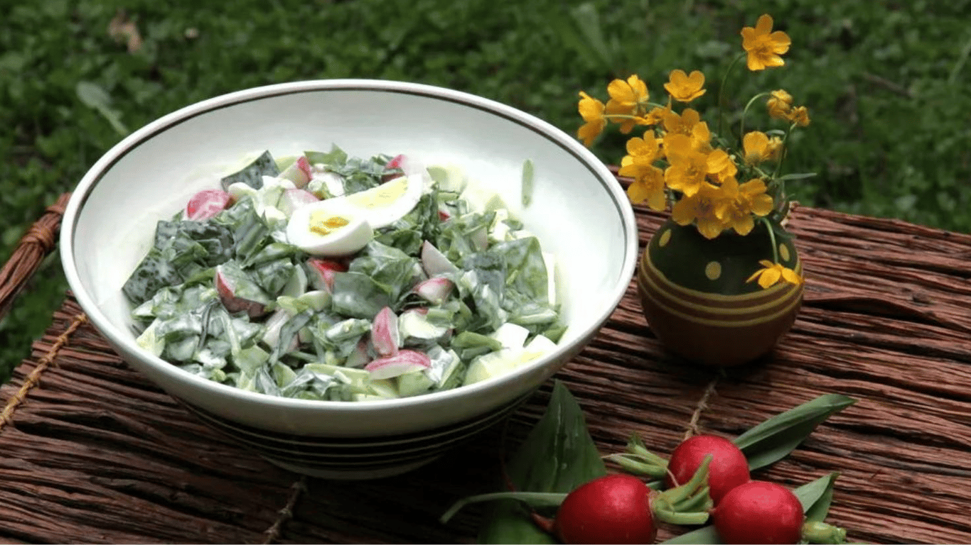 Весенние салаты из черемши — три простых рецепта, которые понравятся каждому