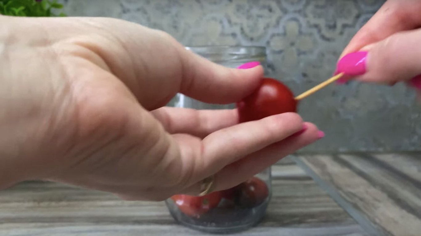 маринованные помидоры на минеральной воде