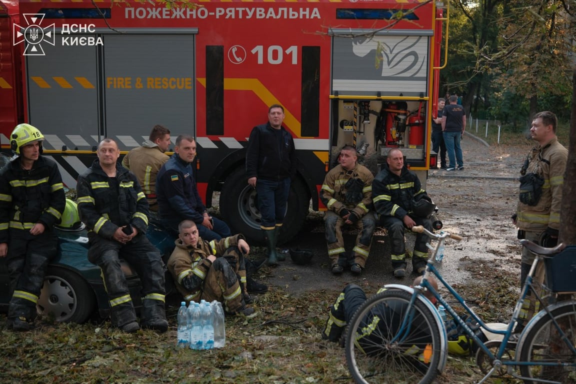 В Киеве завершили ликвидацию последствий российского обстрела: погибли 9 человек, 33 пострадали - фото 2