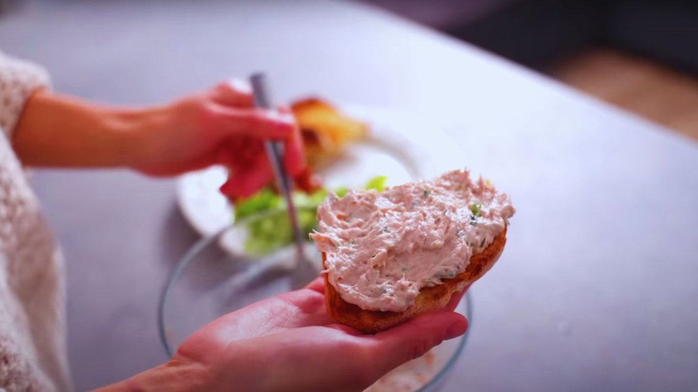 Намазка из тунца на хлеб для перекуса — пошаговый рецепт.