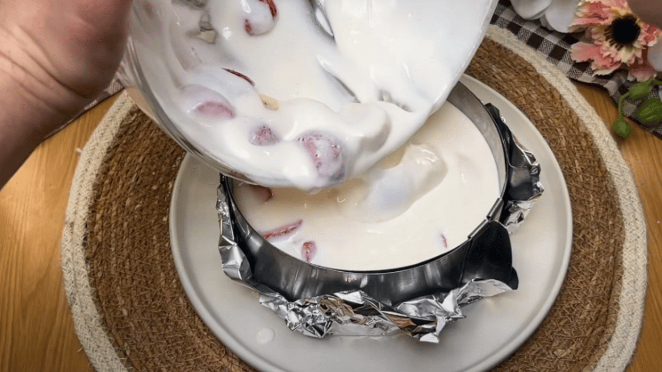 десерт за сметани та ягодами