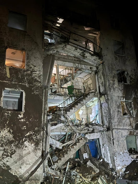 Разрушена многоэтажка, по которой ударили россияне