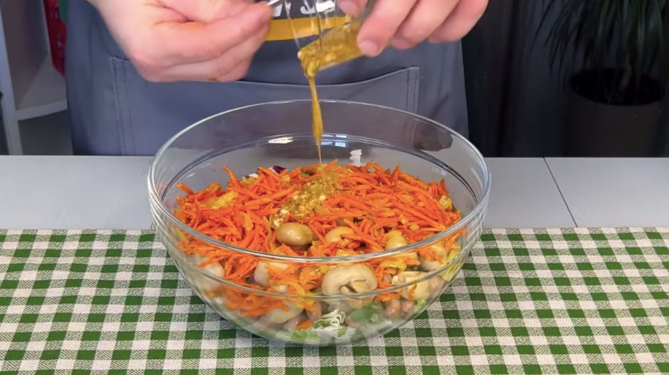 рецепт салату з печерицями та квасолею