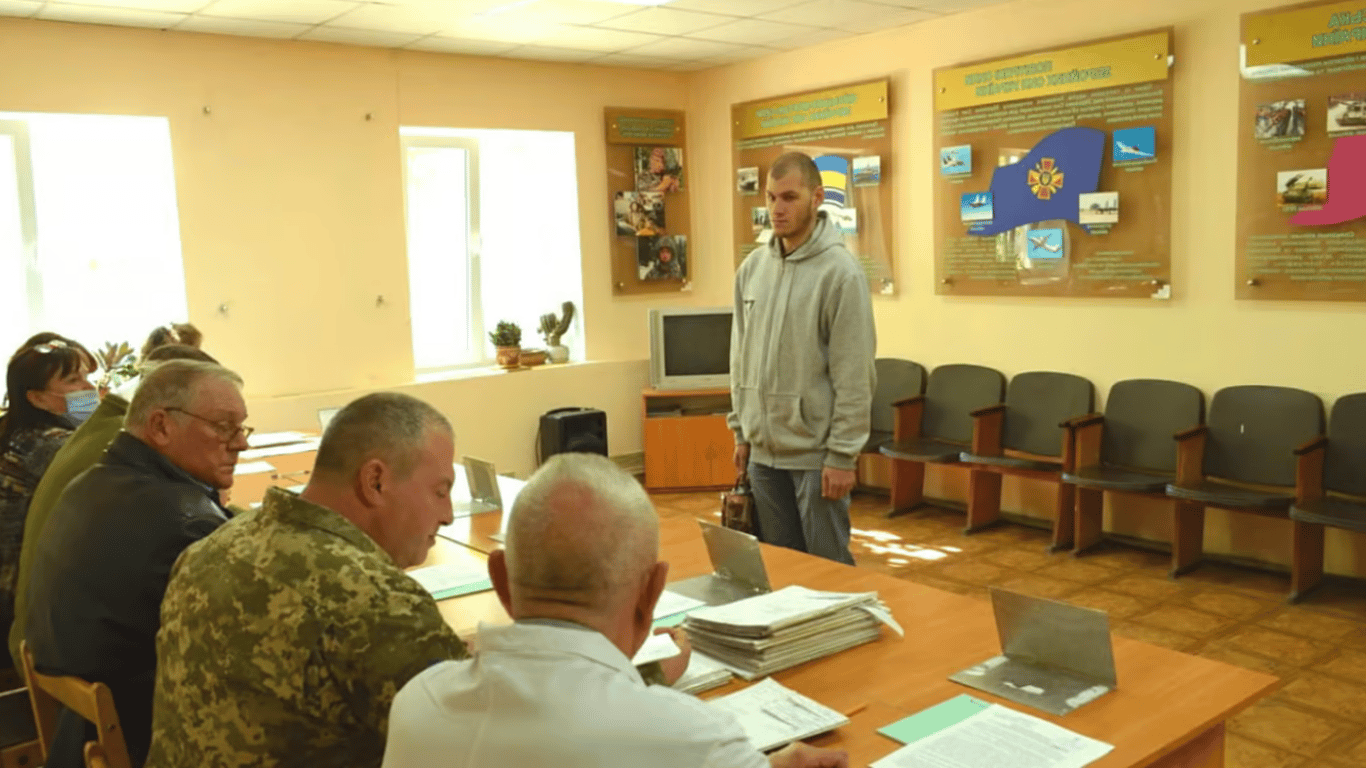 Військовий облік українців за кордоном — у чоловіків лишився менш як тиждень