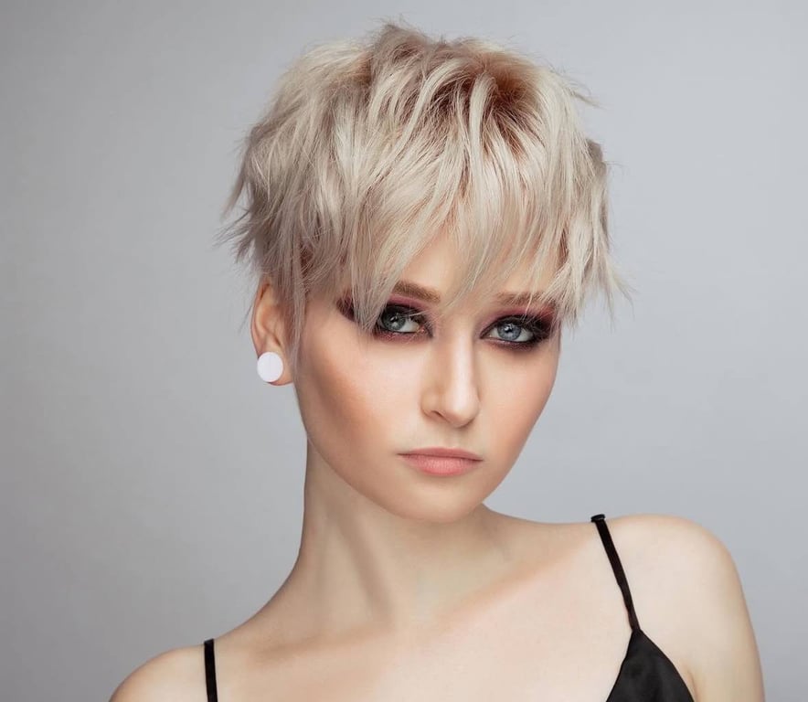 An unusual haircut that thin hair needs