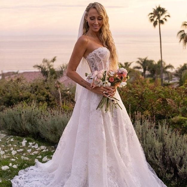 У мережі з'явились фото з весілля мами Майлі Сайрус на березі океану - фото 4