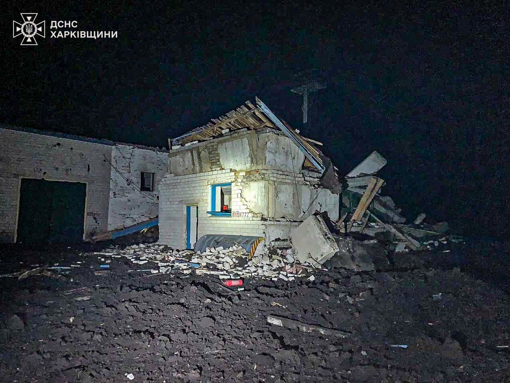 Повреждено здание вследствие атаки РФ на Харьковскую область