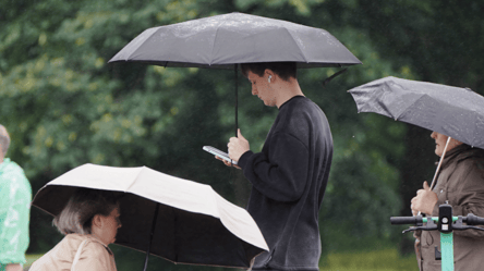 Укргідрометцентр прогнозує дощі та мокрий сніг в Україні завтра - 290x166