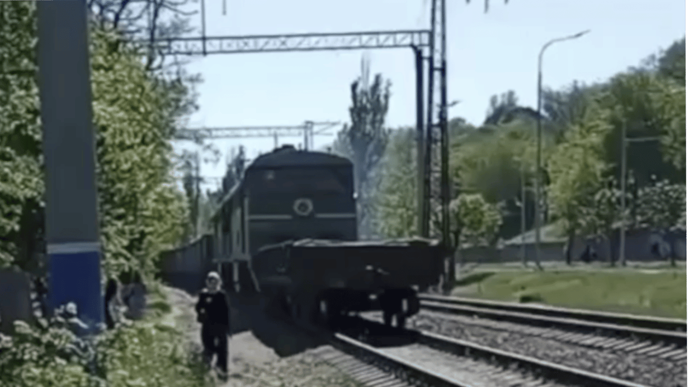 Военный эксперт объяснил, что означает запуск россиянами поезда из Мариуполя в Волноваху