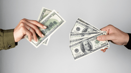 Обменники переписали курс доллара — сколько стоит валюта - 285x160