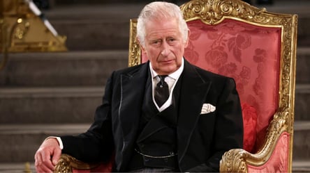 Букингемский дворец представил официальную эмблему коронации Чарльза III: при чем здесь компания Apple - 285x160