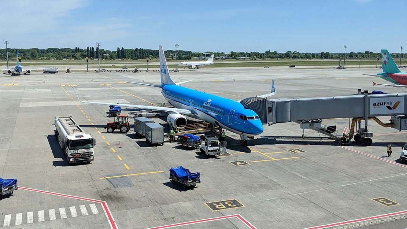 Аеропорт Бориспіль - відразу кілька авіакомпаній відмовилися ночувати в Борисполі