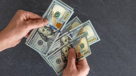 Доллар в обменниках ломает тренд — как изменился курс валюты - 285x160