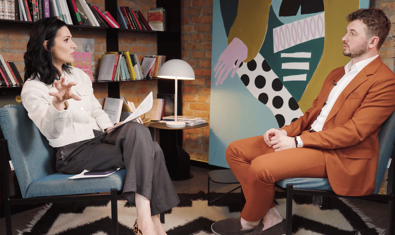 Женя Янович и Маша Ефросинина на интервью